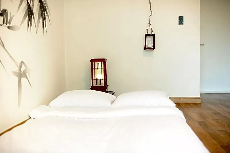 The Beach Hotel Μπουσάν 2*,